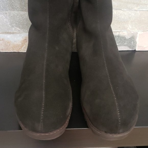 La Canadienne Women's Vogue Suede Boot - Picture 10 of 12